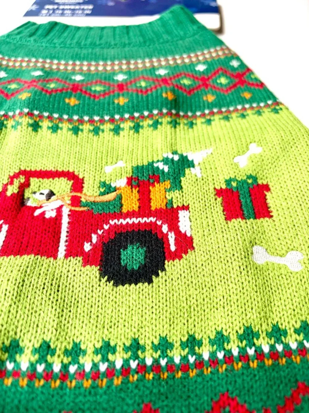 New Merry Makings Petco Christmas Dog Sweater Red Truck Gifts Presents Medium